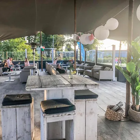 Holiday home Cube Anker Am Veluwemeer Im Europarcs Bad Hoophuizen *