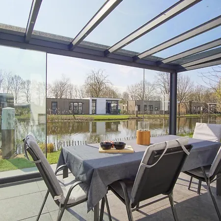 Holiday home Cube Anker Am Veluwemeer Im Europarcs Bad Hoophuizen